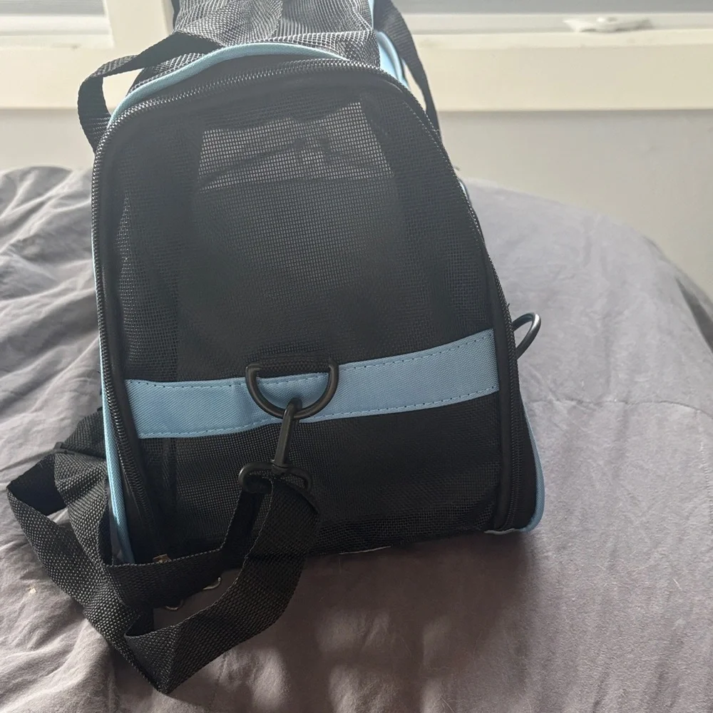 Small pet carrier (up to 10 pounds)